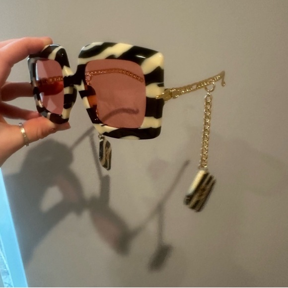 Gucci zebra sunglasses - Picture 2 of 7